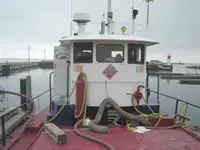 Ọkọ̀ tí ó mú epo / kemikali fún tà