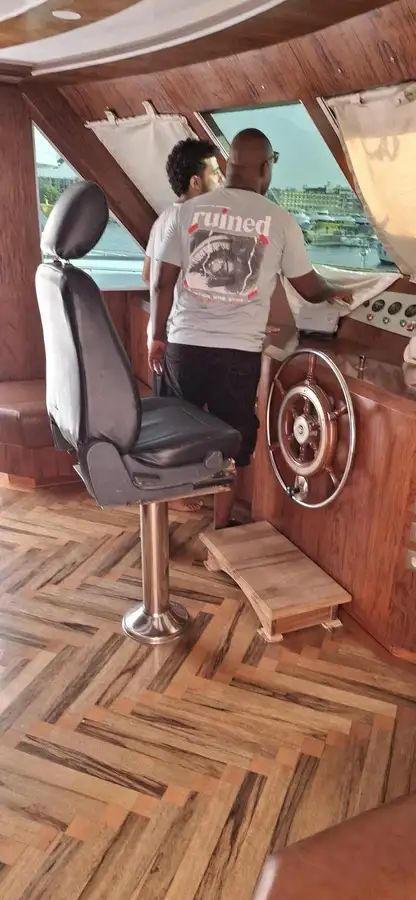 Ọkọ̀ ojú omi ìrìn-àjò fún tà