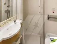 Ọkọ̀ ojú omi ìrìn-àjò fún tà