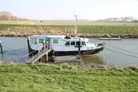 Ọkọ̀ ọpọlọpọ̀ ènìyàn fún tà