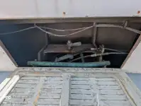 Ọkọ̀ ojú omi ìrìn-àjò tí ó mú àwọn ọkọ̀ fún tà