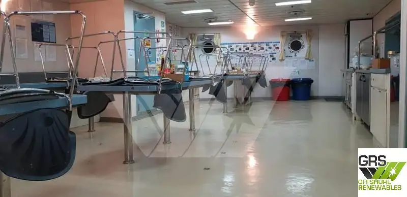 Ọkọ omi ti o mu ọja fún tà