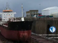 Ọkọ̀ tí ó mú epo / kemikali fún tà
