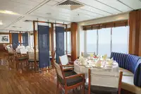 Ọkọ̀ ojú omi ìrìn-àjò fún tà