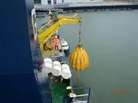 Ọkọ̀ tí wọn fi maa ń gbé ohun èlò tí ó ní ìdáná fún tà