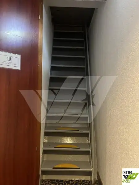 Ọkọ̀ ojú omi ìrìn-àjò fún tà