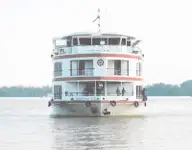 Ọkọ̀ ojú omi ìrìn-àjò fún tà