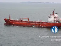 Ọkọ̀ tí ó mú epo / kemikali fún tà