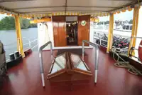 Ọkọ̀ ojú omi ìrìn-àjò fún tà