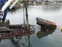 Ọkọ̀ ojú omi tí ó mú ìdọ̀tí fún tà