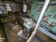 Ọkọ̀ ojú omi ìrìn-àjò tí ó mú àwọn ọkọ̀ fún tà