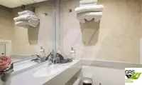 Ọkọ̀ ojú omi ìrìn-àjò fún tà