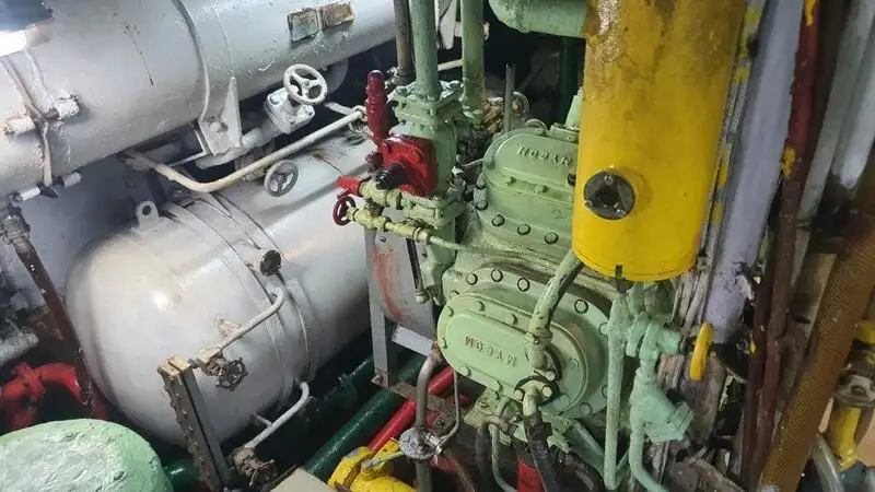 Ọkọ̀ tí ó mú ẹja pọ̀ fún tà