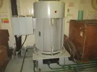 Ọkọ̀ tí wọn fi maa ń gbé ohun èlò tí ó ní ìdáná fún tà