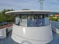 Ọkọ̀ ojú omi ìrìn-àjò fún tà