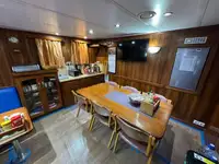 Ọkọ̀ ojú omi tí ó mú àwọn ìkọ́kọ̀ fún tà