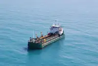 Ọkọ̀ ojú omi tí ó mú ìdọ̀tí fún tà
