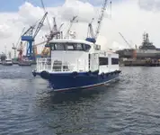 Ọkọ̀ ọpọlọpọ̀ ènìyàn fún tà