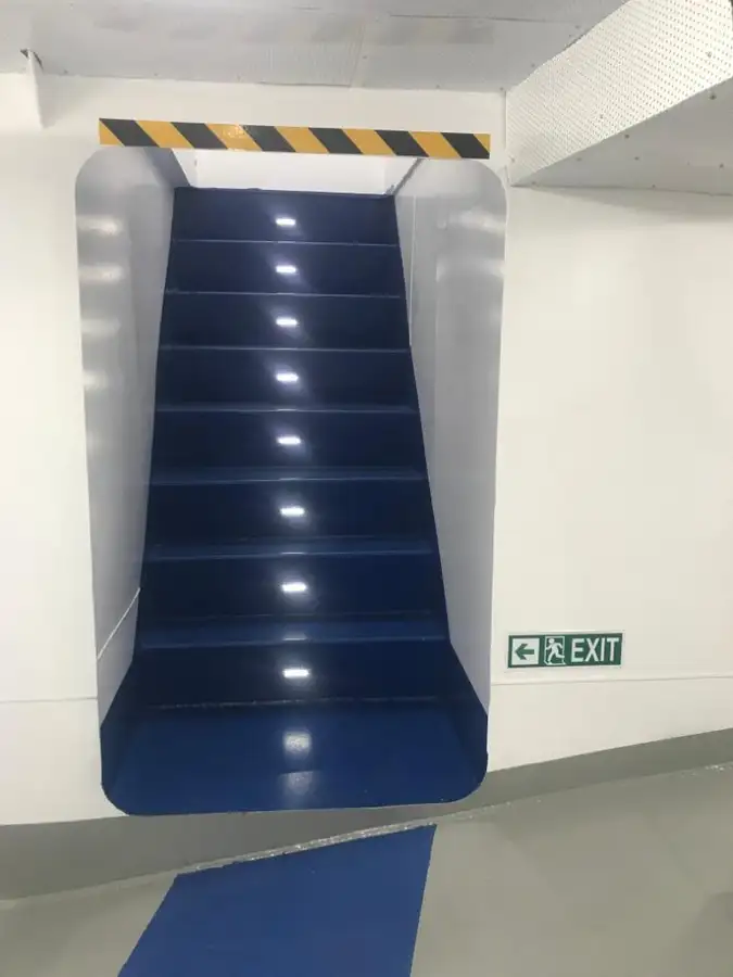 Ọkọ̀ ojú omi ìrìn-àjò fún tà