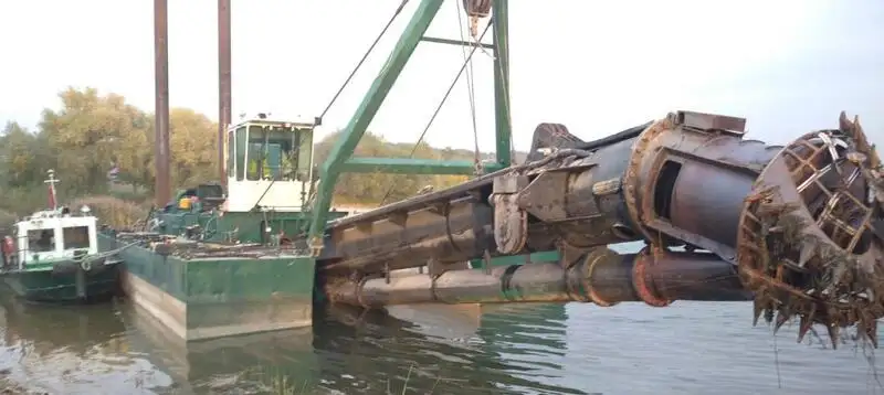 Ọkọ̀ ojú omi tí ó mú ìdọ̀tí fún tà