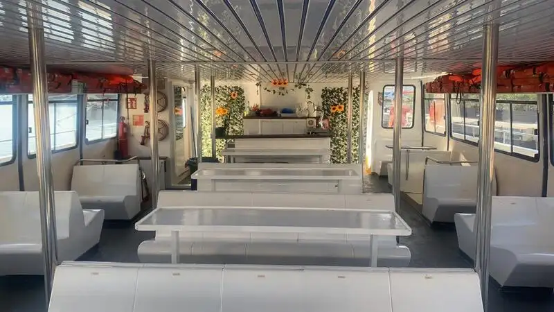 Ọkọ̀ ojú omi ìrìn-àjò fún tà