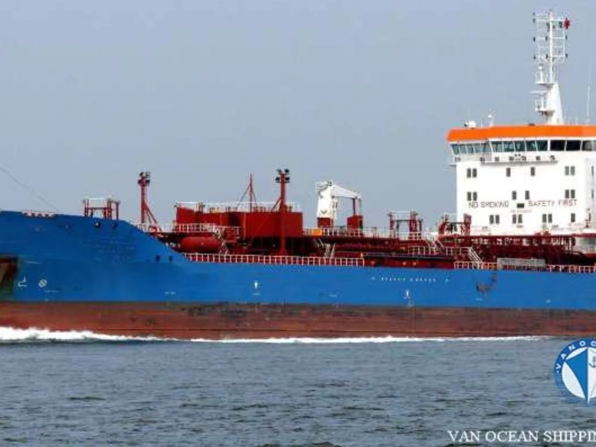 Ọkọ̀ tí ó mú epo / kemikali fún tà