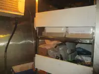 Ọkọ̀ tí wọn fi maa ń gbé ohun èlò tí ó ní ìdáná fún tà