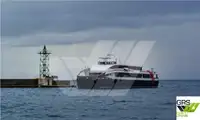 Ọkọ̀ ọpọlọpọ̀ ènìyàn fún tà