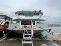 Ọkọ̀ ọpọlọpọ̀ ènìyàn fún tà