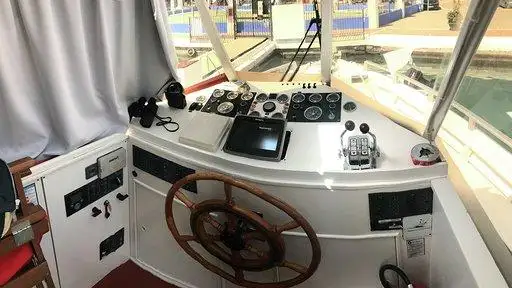 Ọkọ̀ ojú omi ìrìn-àjò fún tà