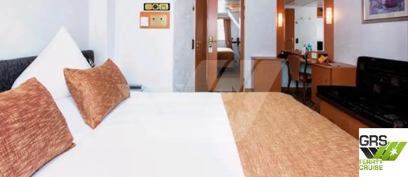 Ọkọ̀ ojú omi ìrìn-àjò fún tà