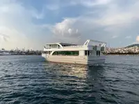Ọkọ̀ ọpọlọpọ̀ ènìyàn fún tà