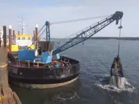 Ọkọ̀ ojú omi tí ó mú ìdọ̀tí fún tà