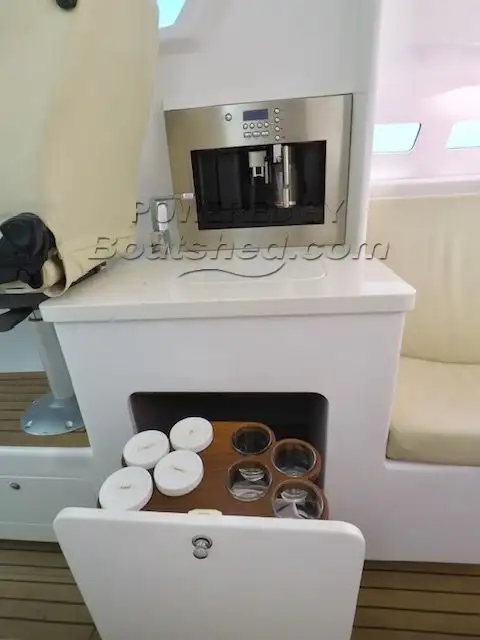 Ọkọ̀ ọpọlọpọ̀ ènìyàn fún tà