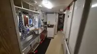 Ọkọ omi ti o mu ọja fún tà
