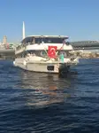 Ọkọ̀ ọpọlọpọ̀ ènìyàn fún tà