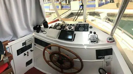 Ọkọ̀ ojú omi ìrìn-àjò fún tà