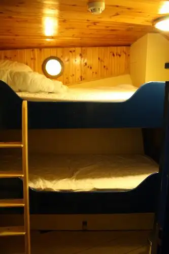 Ọkọ̀ ojú omi ìrìn-àjò fún tà