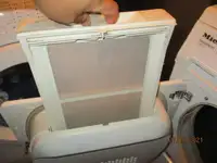 Ọkọ̀ tí wọn fi maa ń gbé ohun èlò tí ó ní ìdáná fún tà