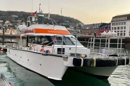 Catamaran fún tà