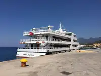 Ọkọ̀ ojú omi ìrìn-àjò fún tà