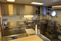Ọkọ̀ ojú omi tí ó mú àwọn ìkọ́kọ̀ fún tà