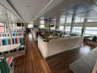 Ọkọ̀ ọpọlọpọ̀ ènìyàn fún tà