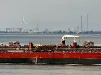 Ọkọ̀ tí ó mú epo / kemikali fún tà